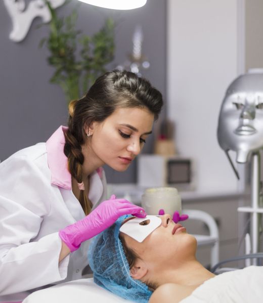 girl-receiving-facial-treatment-beauty-salon